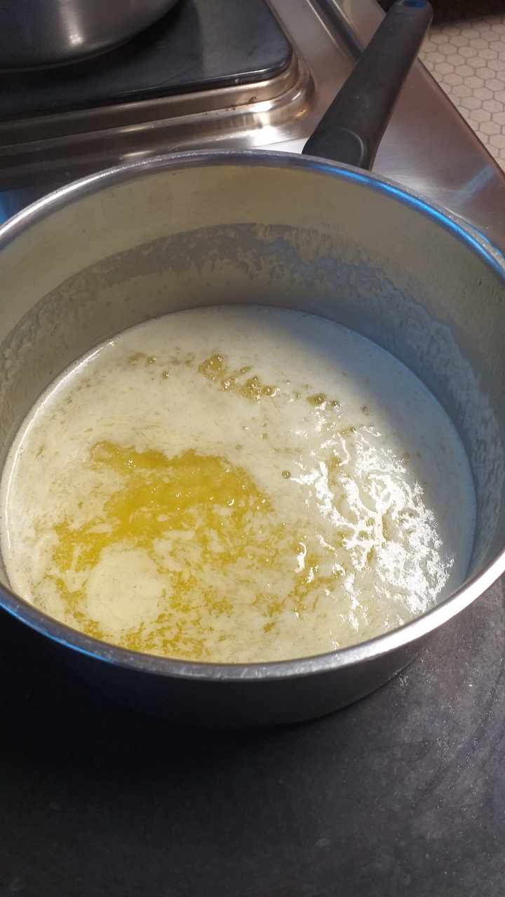 Beurre et lait mélangés